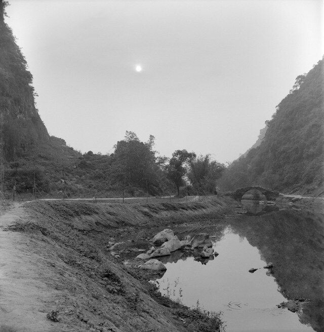 06<br />
相机：海鸥4A；胶片：Ilford Delta 400；D-76显影