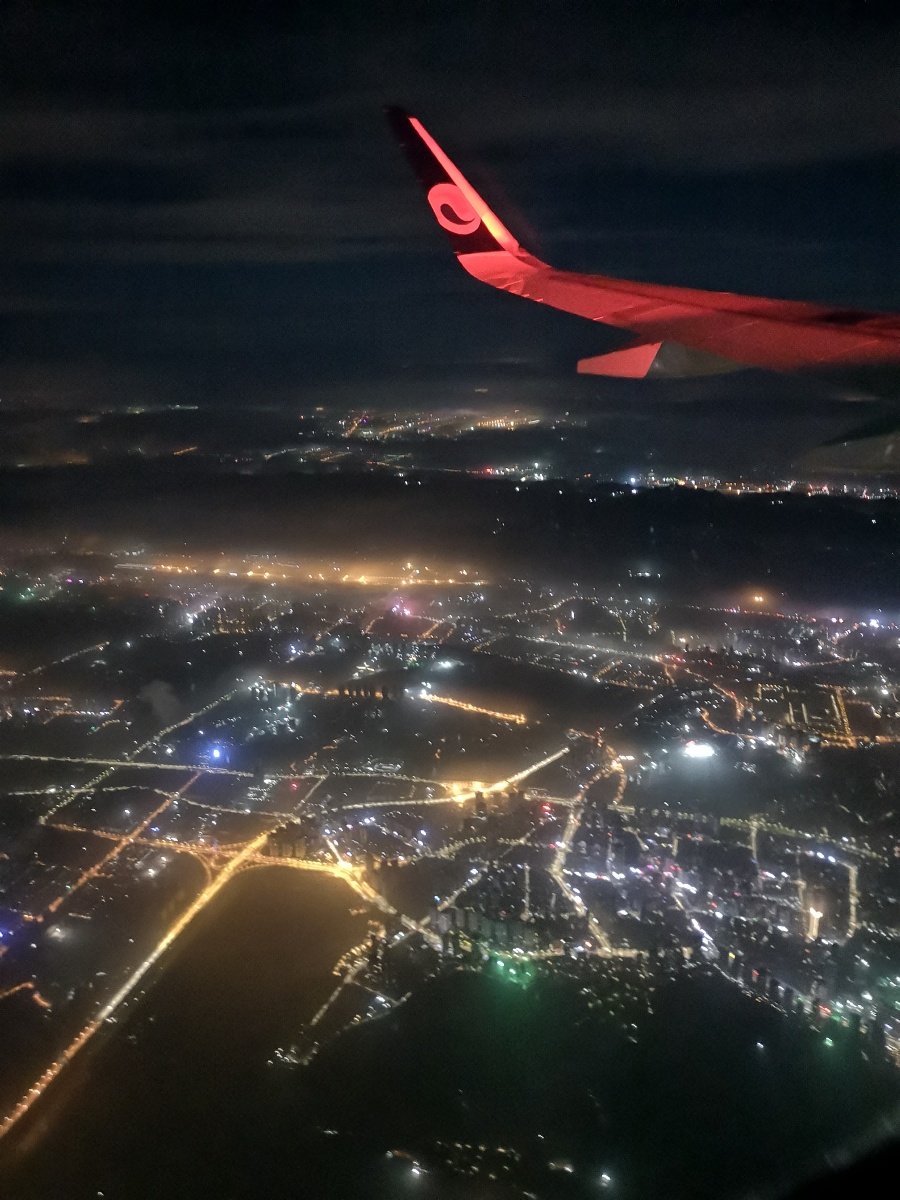 在飞机上拍的重庆夜景