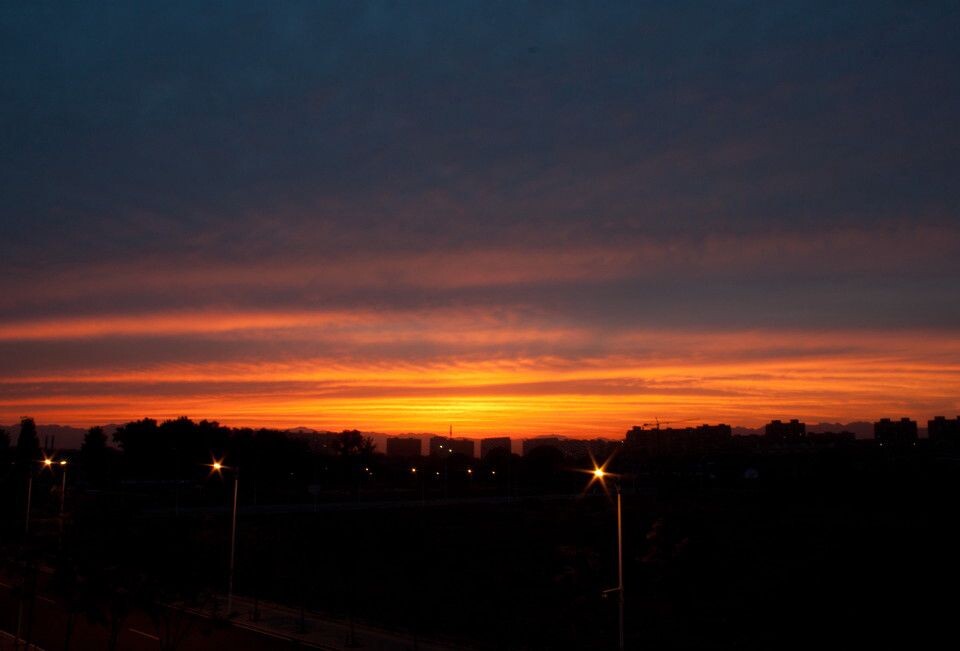 夕阳<br />
摄于北航沙河校区