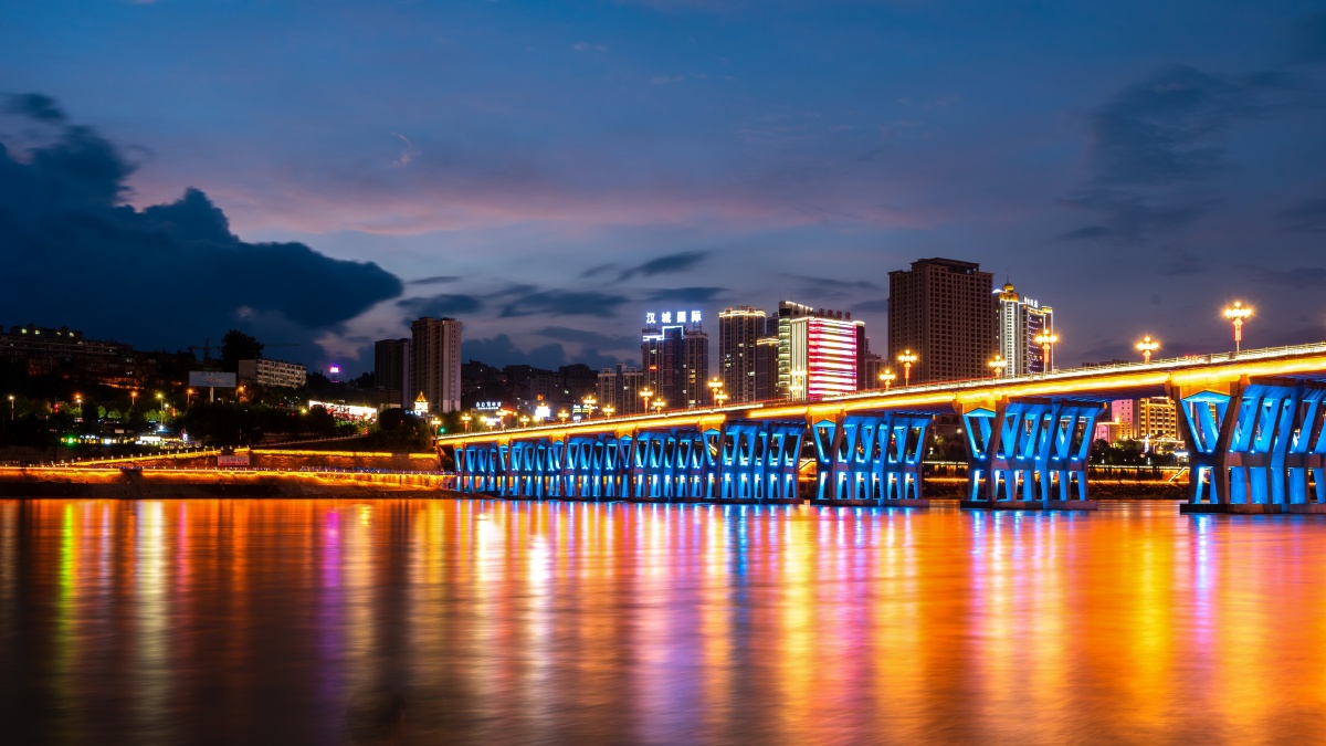 陕西安康汉江畔的小城