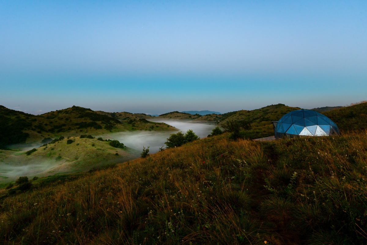 安康岚皋神田草原这里的黎明静悄悄