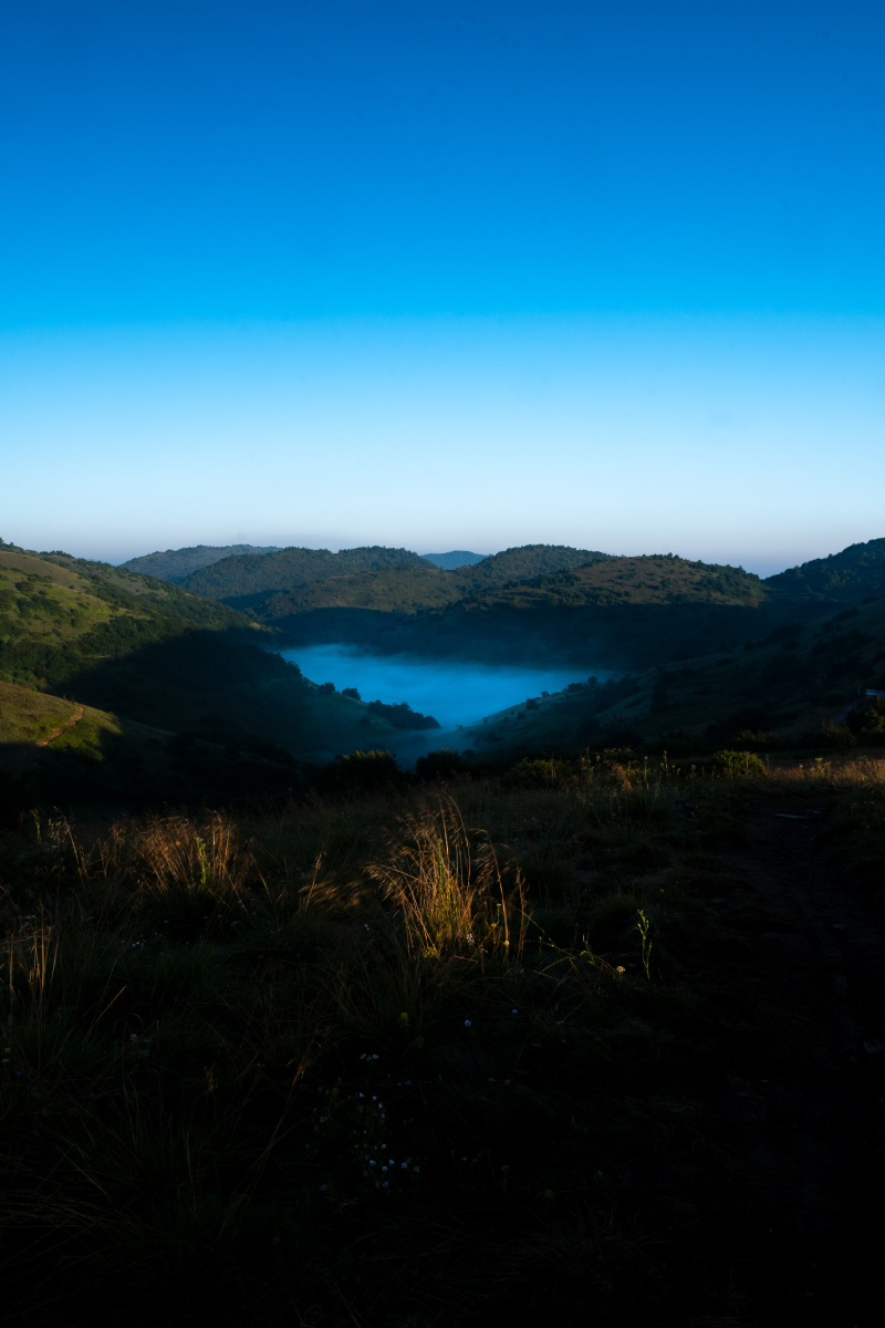 安康岚皋神田草原日出时分