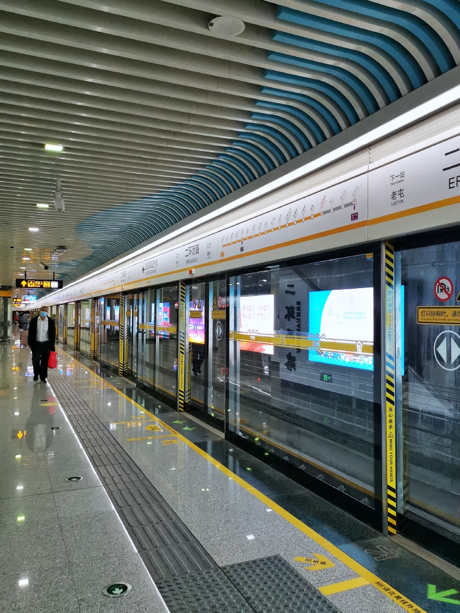 地铁进站
