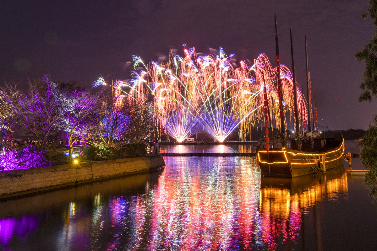 中秋水上烟花秀摄于无锡鼋头渚太湖水域