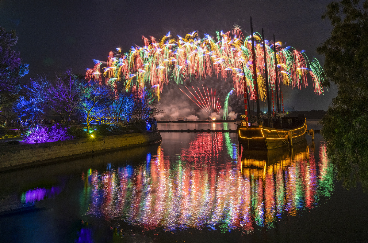 中秋水上烟花秀摄于无锡鼋头渚太湖水域