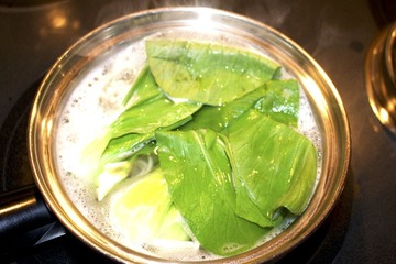 在快煮熟时加入青菜