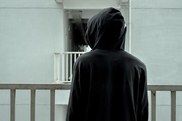 922050