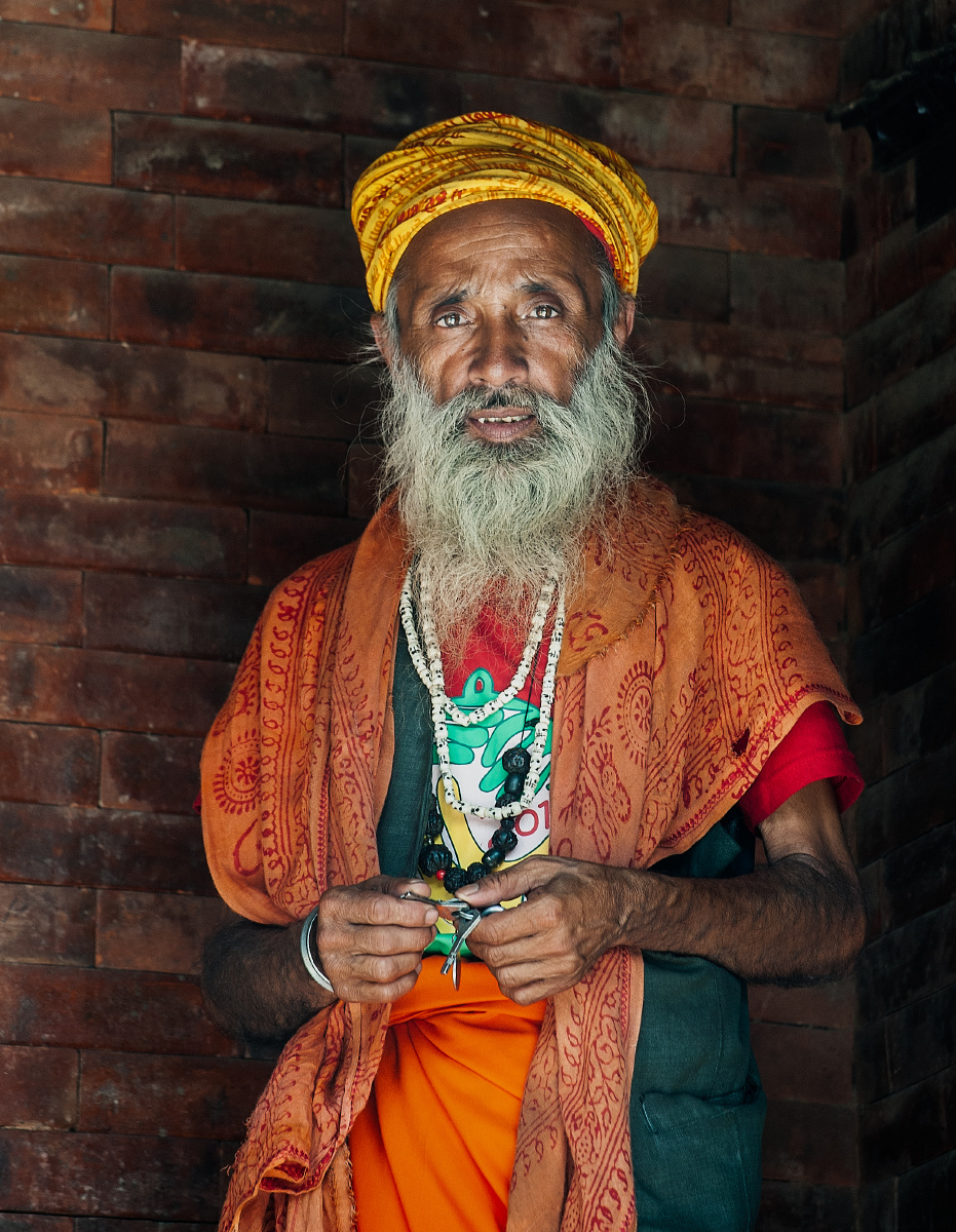 尼泊尔修行的僧人～ - 透过玻璃的光 - 图虫