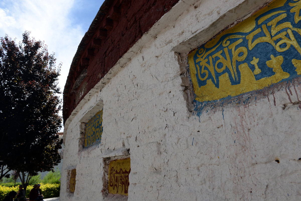 布达拉宫下面的围墙