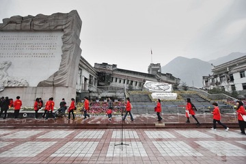 漩口中学悼念活动