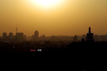 夕阳-两座塔的对话
