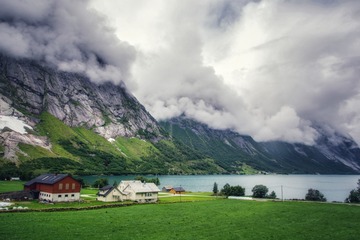 90769