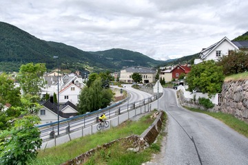 90715