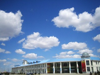 晴空下的建筑