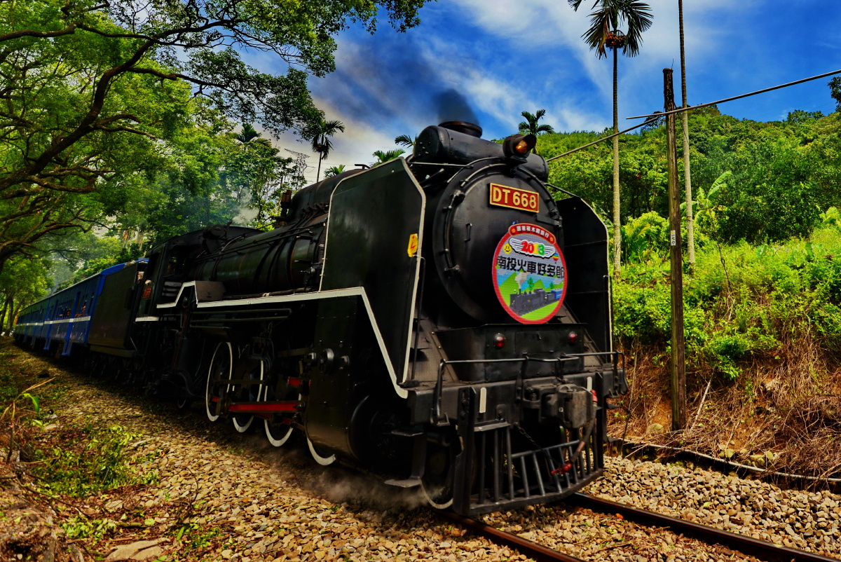 被台湾铁道迷昵称为国王的dt-668蒸汽火车头!