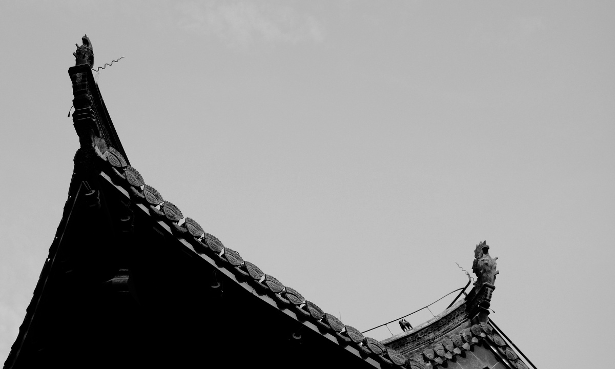 高高翘起的楼角