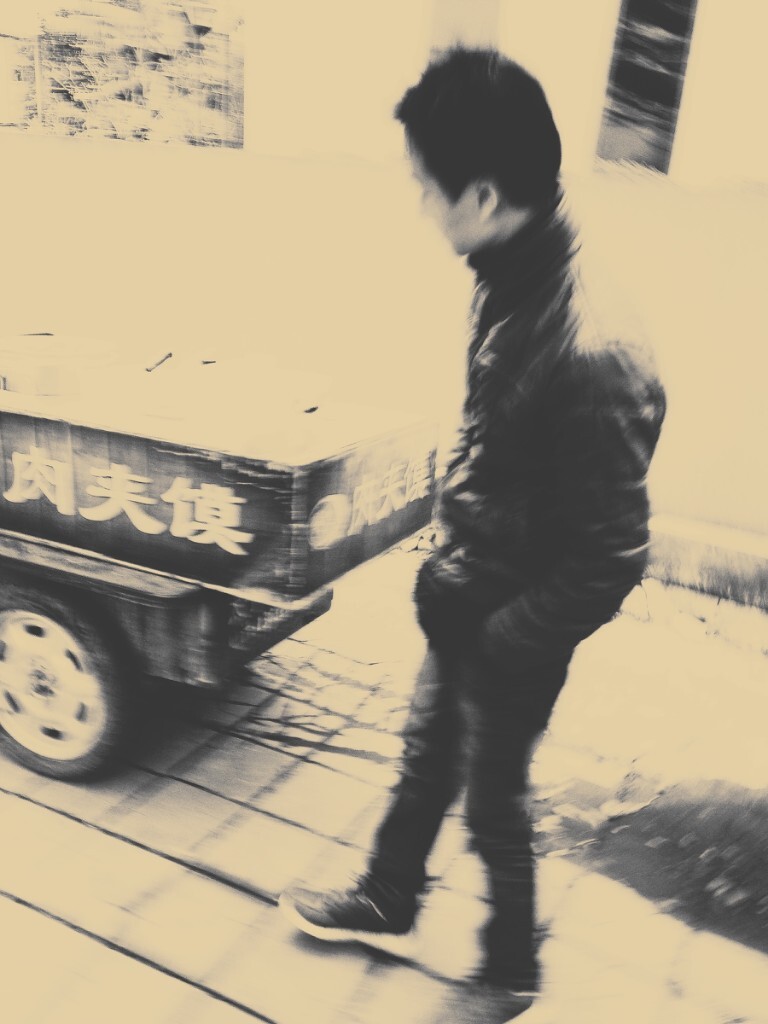 这也是一张不清晰的东西,但我认为可以从中找到一些特别的东西