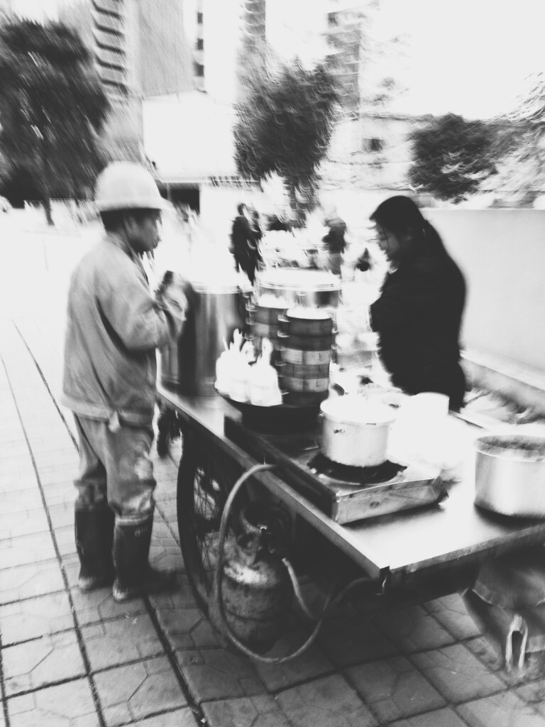 民工、街头摊贩,这就是我想抓住和表达的东西。