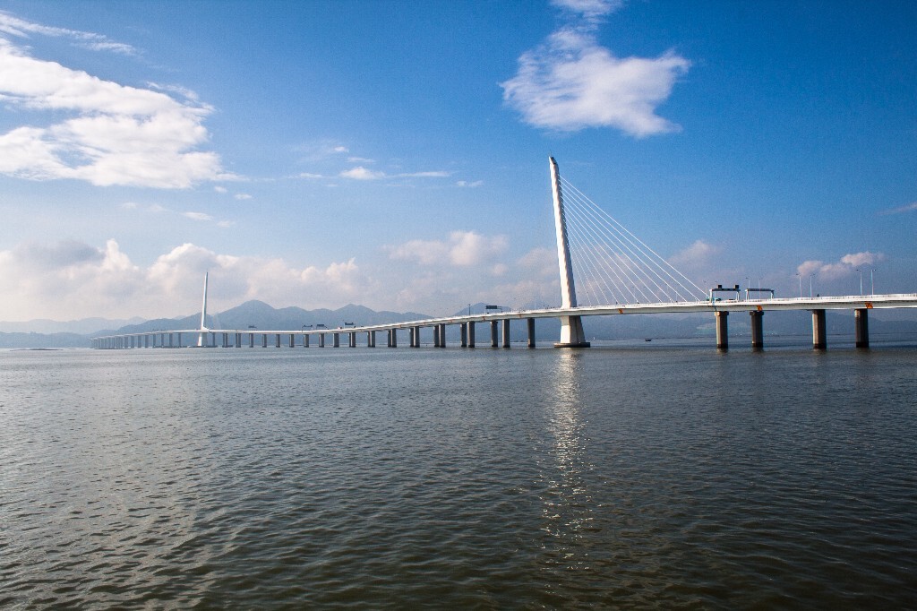 深圳湾大桥,在不同的天气下,感觉不一样