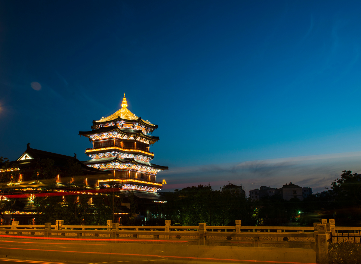 南京水西门 - 风雨中2010 - 图虫