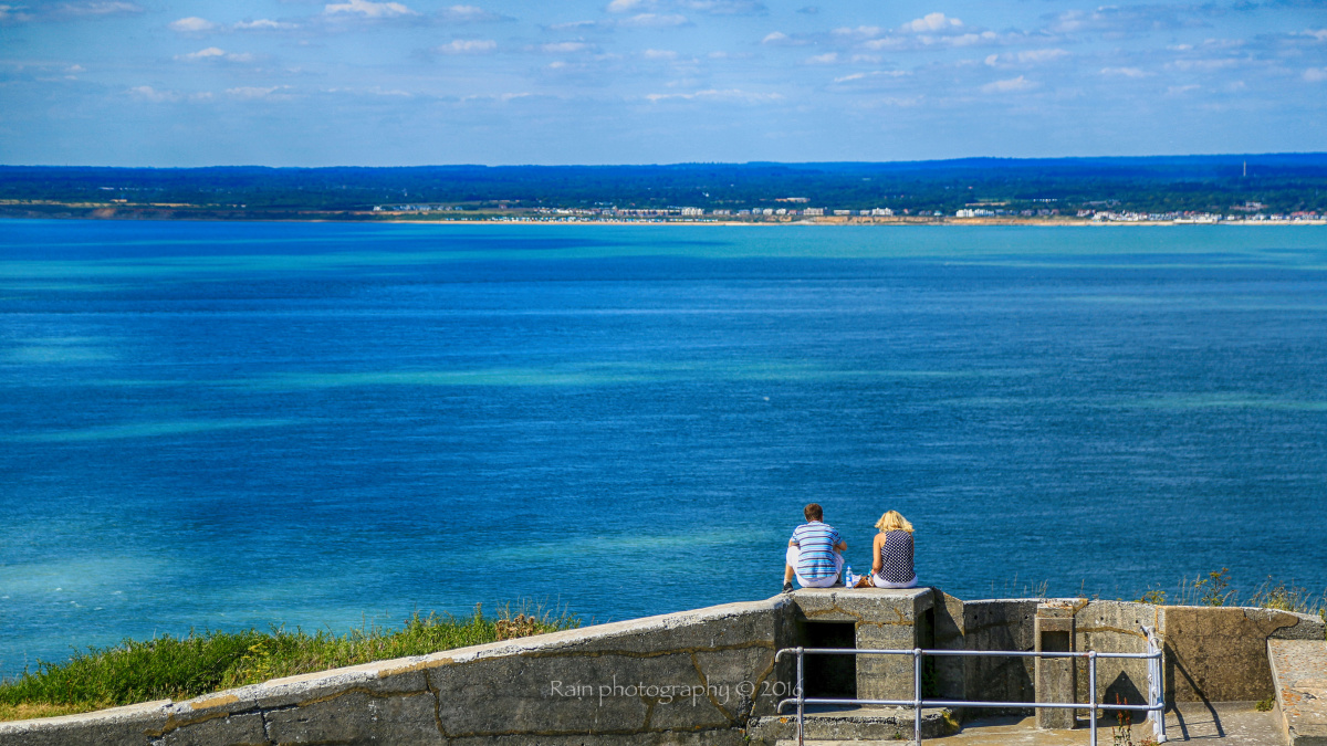 英国怀特岛的湛蓝海水