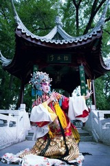 俏花旦