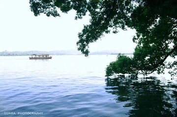 湖边.jpg