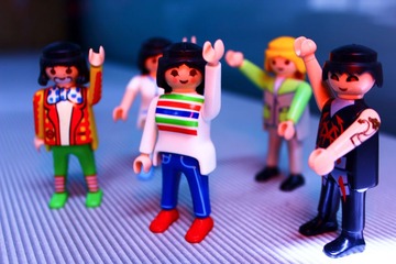 rise your hands !!!