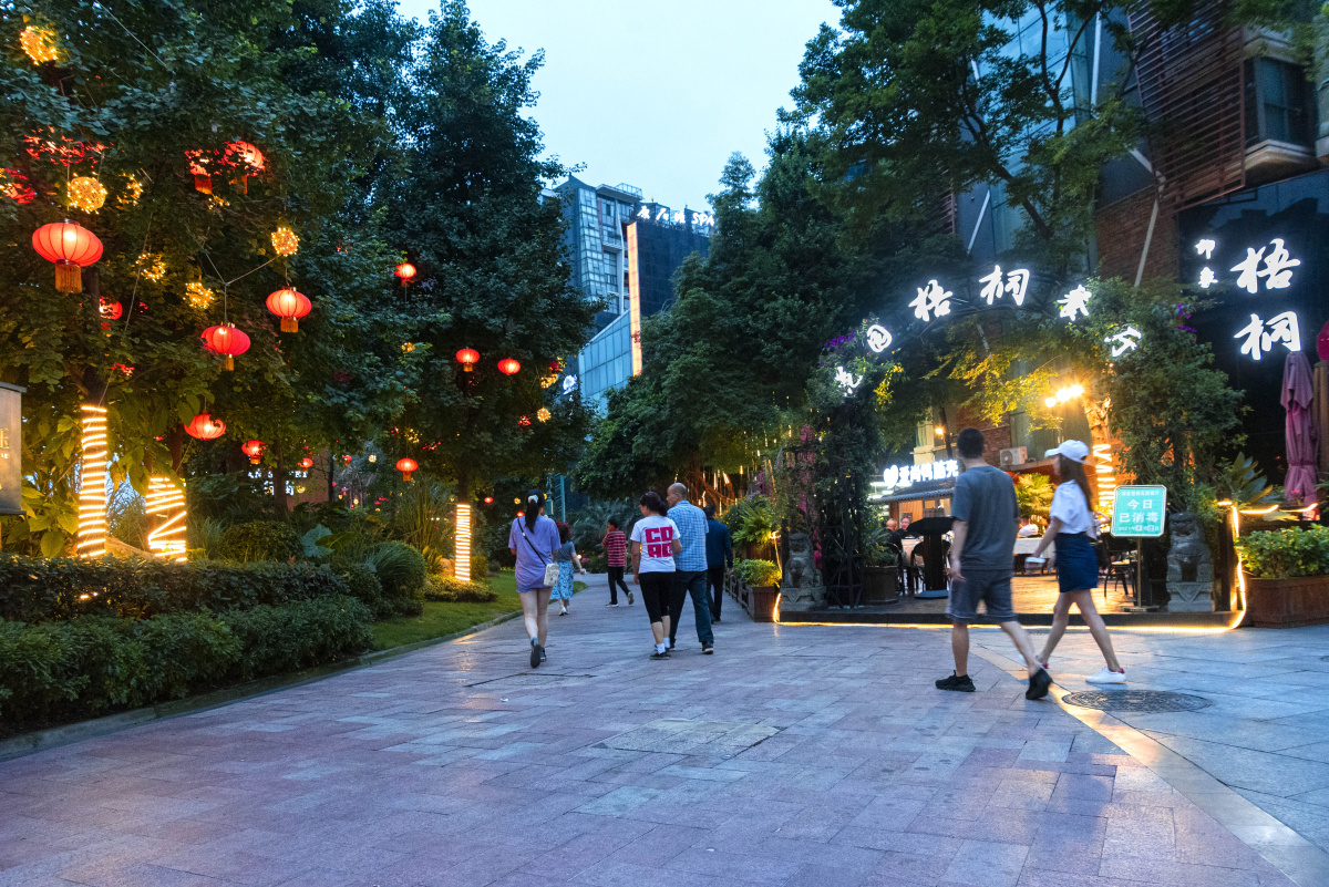 傍晚的鹭岛步行街