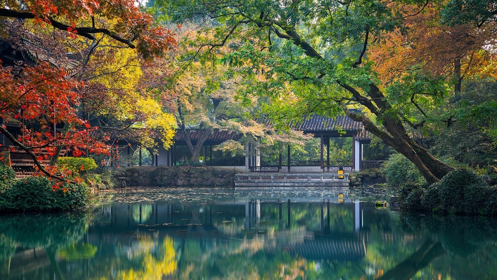 寄畅园是一处始建于明代的古典园林建筑，位于江苏省无锡市惠山横街。取王羲之《答许椽》诗：“取欢仁智乐，寄畅山水阴”句中的“寄畅”两字名园。
