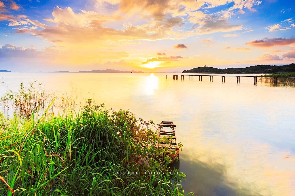湖光山色夕阳斜
