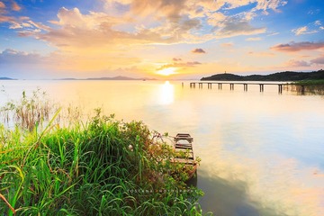 湖光山色夕阳斜
