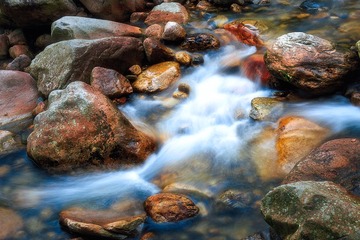潺潺溪水