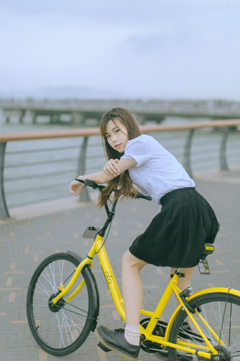 自行车少女
