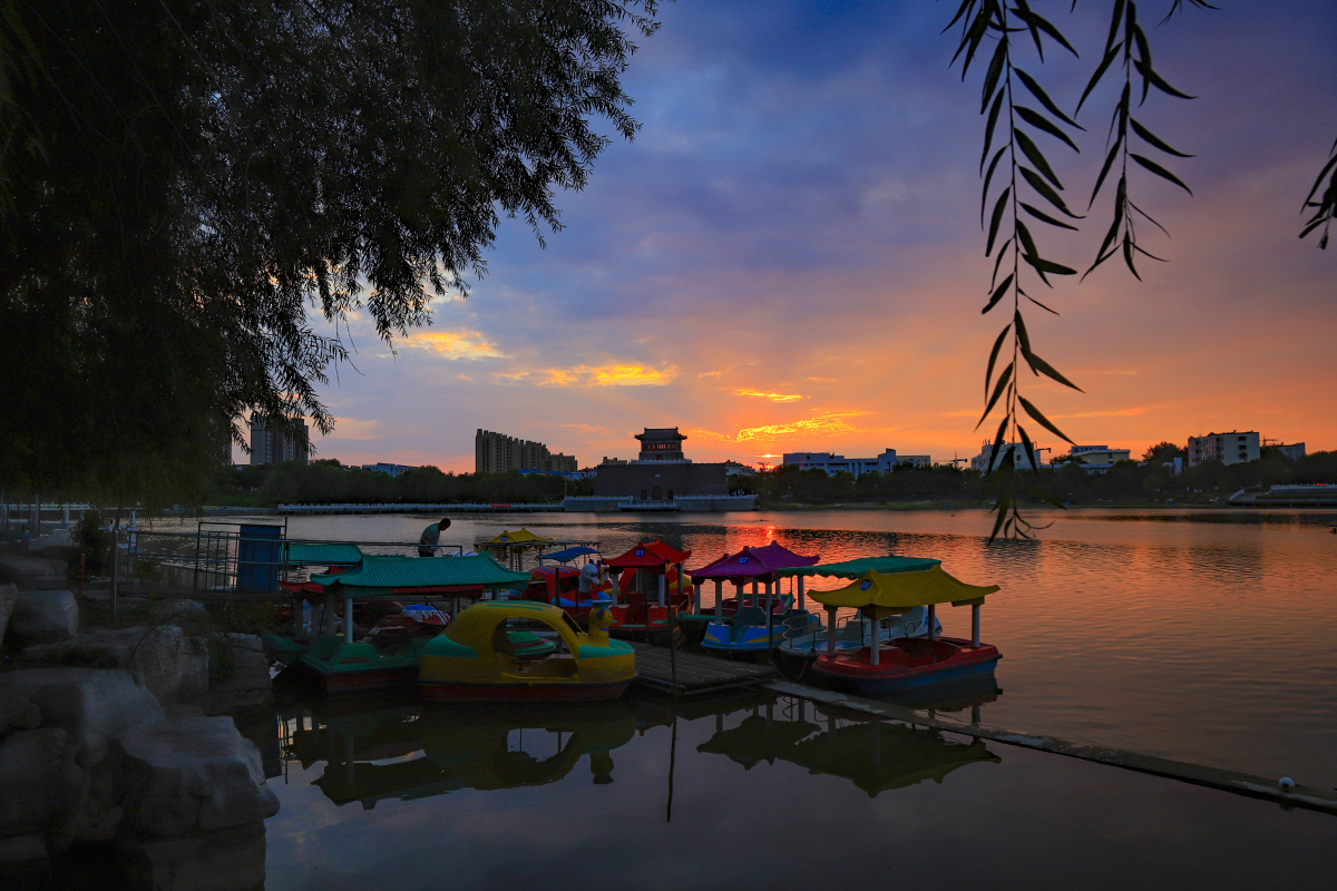 平原县琵琶湾公园的日落