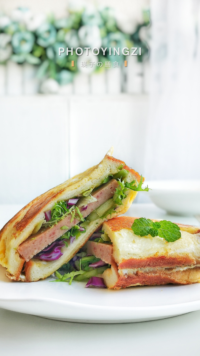 瑛子爱心膳食吐司三明治秋葵蒸鸡蛋雪梨银耳羹石榴冰糖水吃三明治的