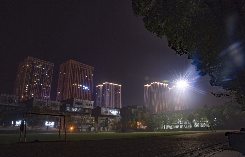 夜晚的操场01