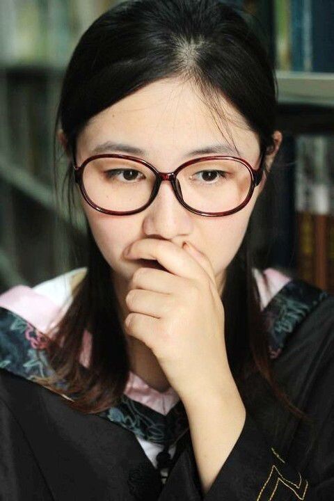 p_large_2Z19_51b7000017895c74<br />
学姐毕业了