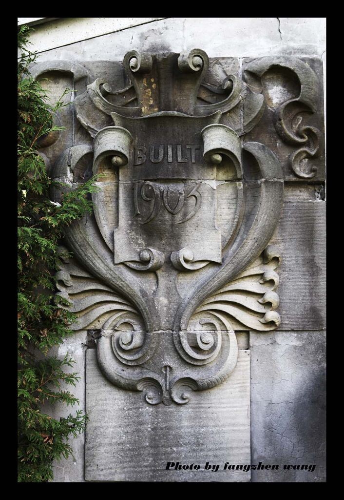 1903年的石雕，2014年10月8日摄于加拿大安省多伦多Guildwood公园