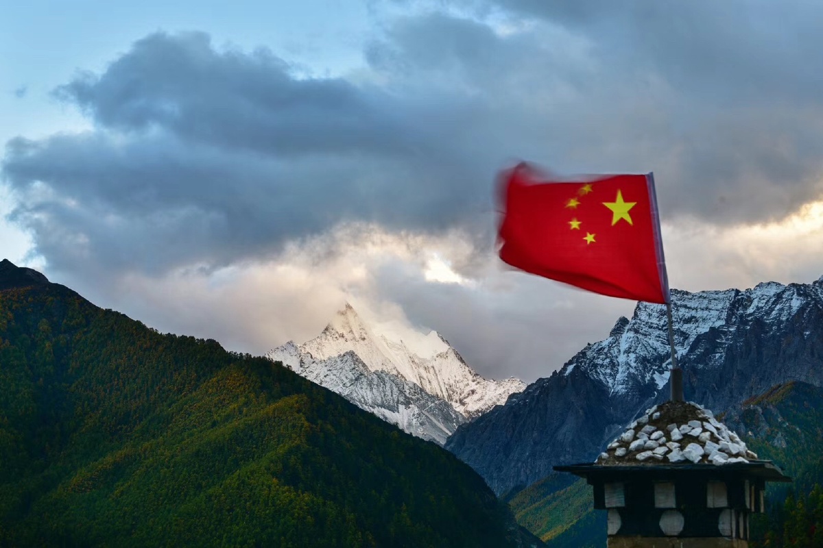 五星红旗迎风飘