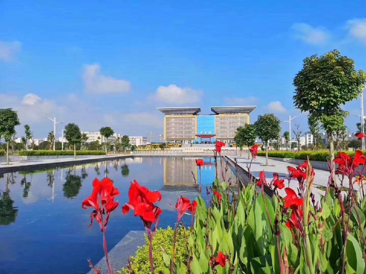 师大的护城河 br />