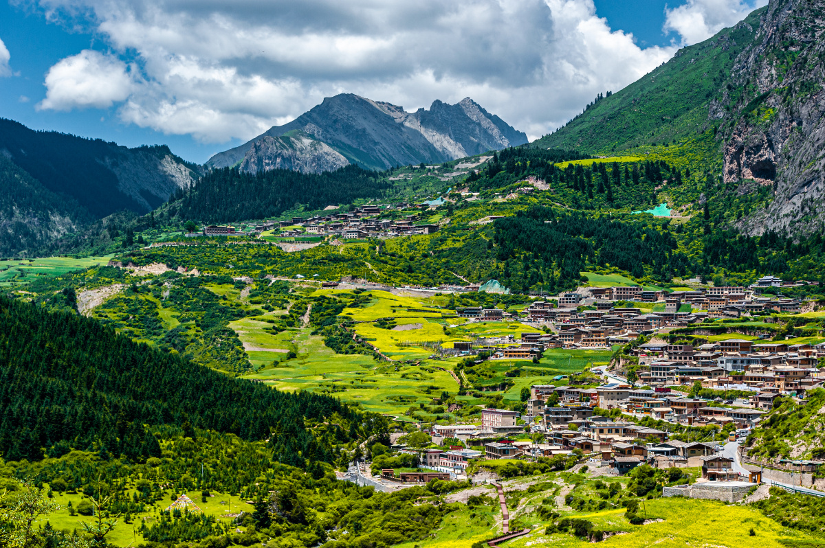 扎尕那八月始春天