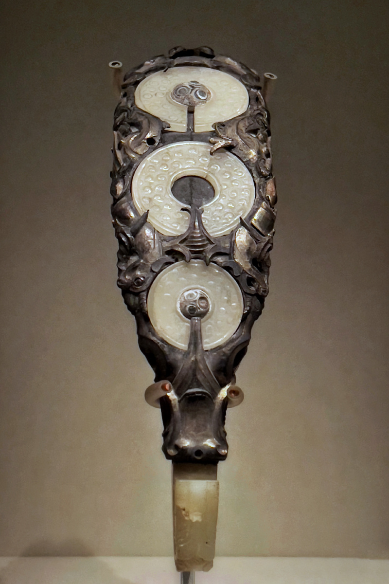 汉铜鎏金嵌玉璧玉带钩