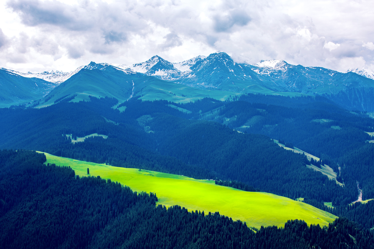 新疆喀拉峻猎鹰台