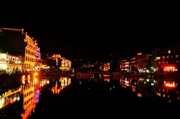 夜晚沱江