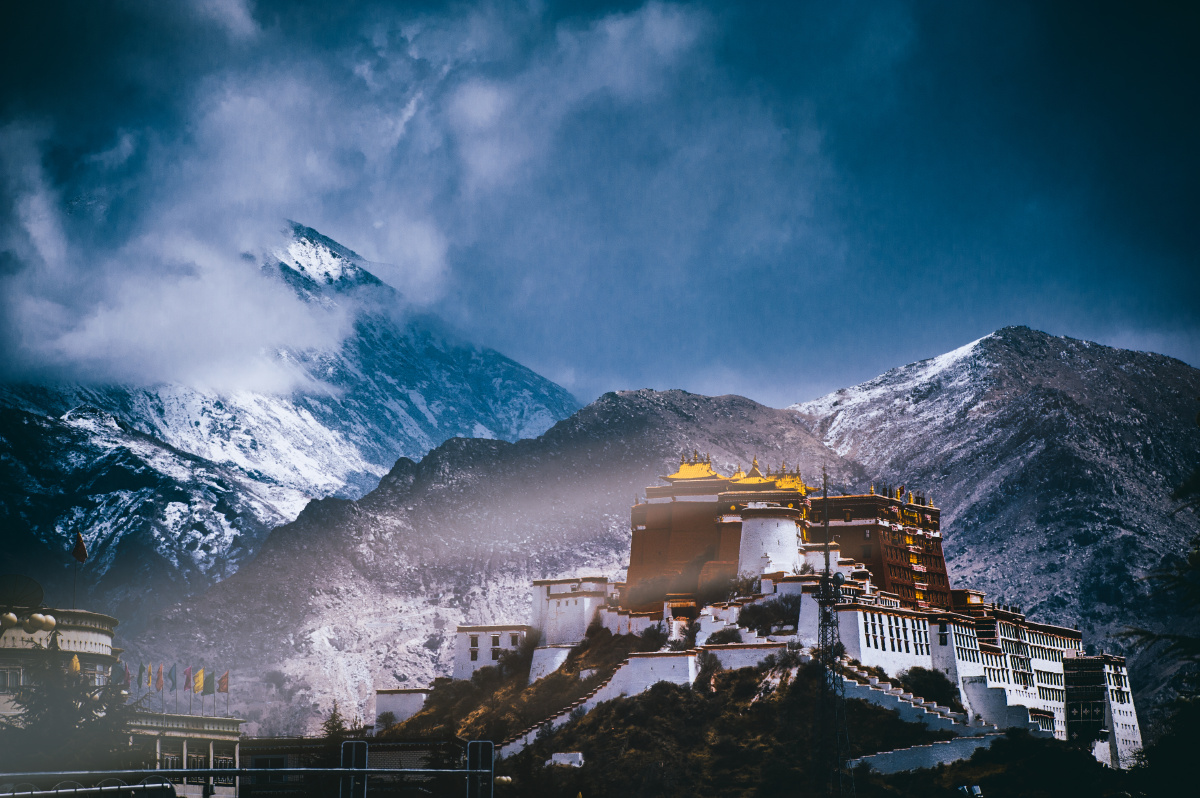 雪山环抱神秘的布达拉宫疯行摄迹关注