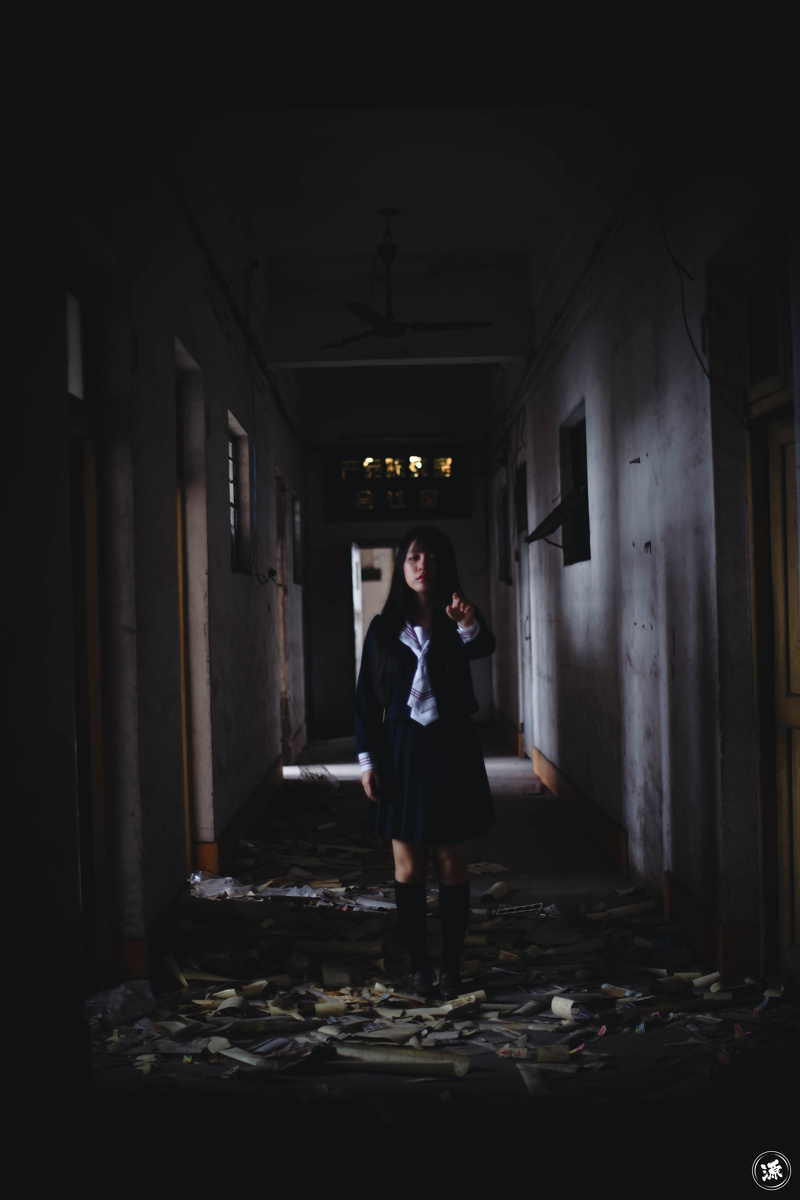 暗黑少女 - 暗黑, 美女, 情绪, 50mm - 月下背影_史提芬 - 图虫摄影网