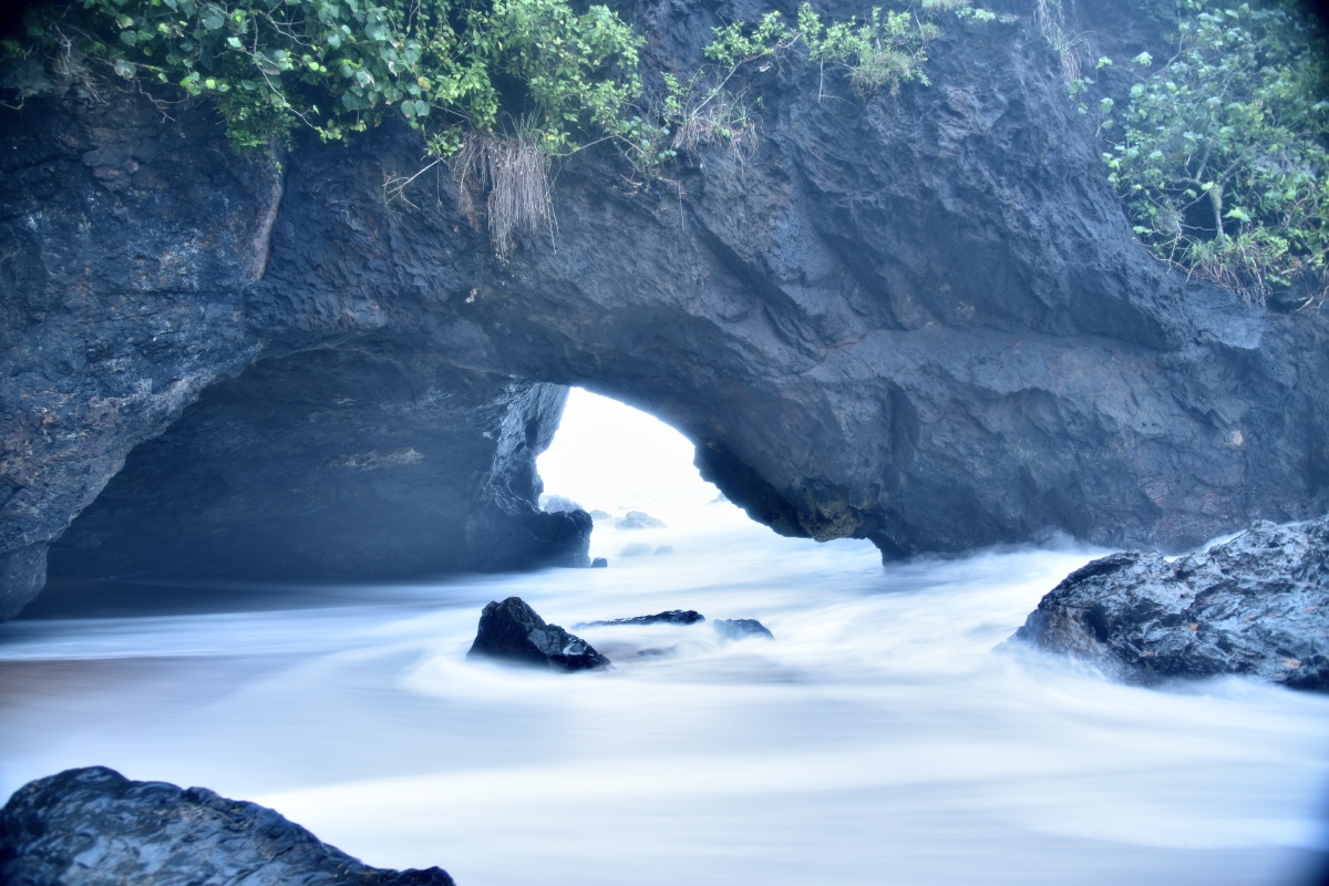 海南山钦湾燕子洞 - 烟雨西塘客a - 图虫