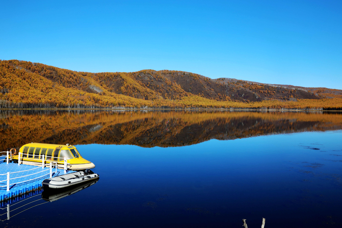 乌苏浪子湖的秋天