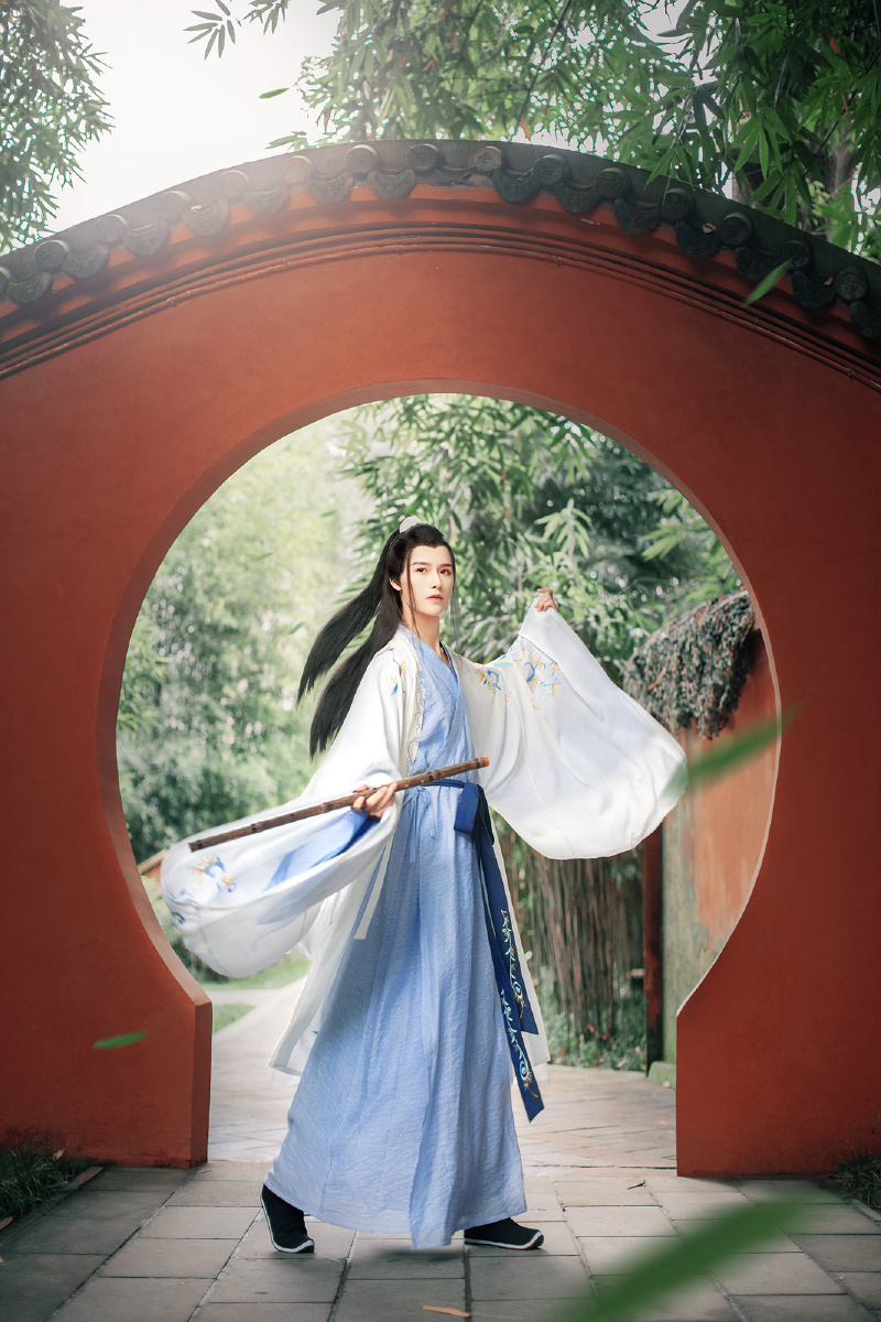 不肯画堂朱户,春风自在杨花